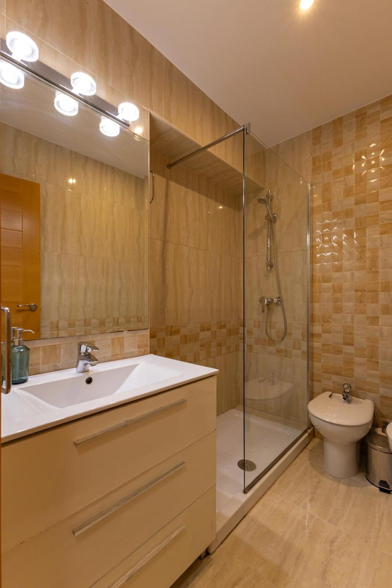 Charming 3 Bedroom Apartment At Triana Center By Oui סביליה מראה חיצוני תמונה